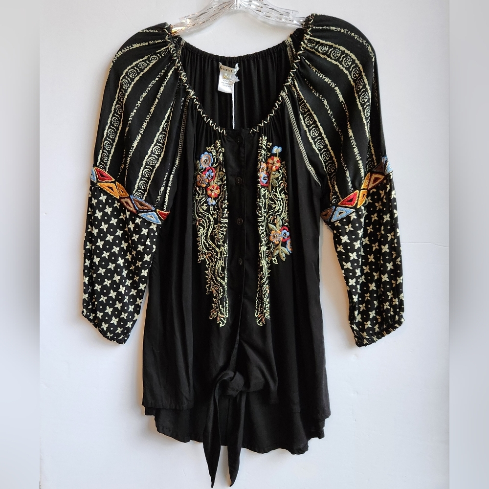 Krista Lee Black Embroidered Beaded Top Women's Size XS NEW